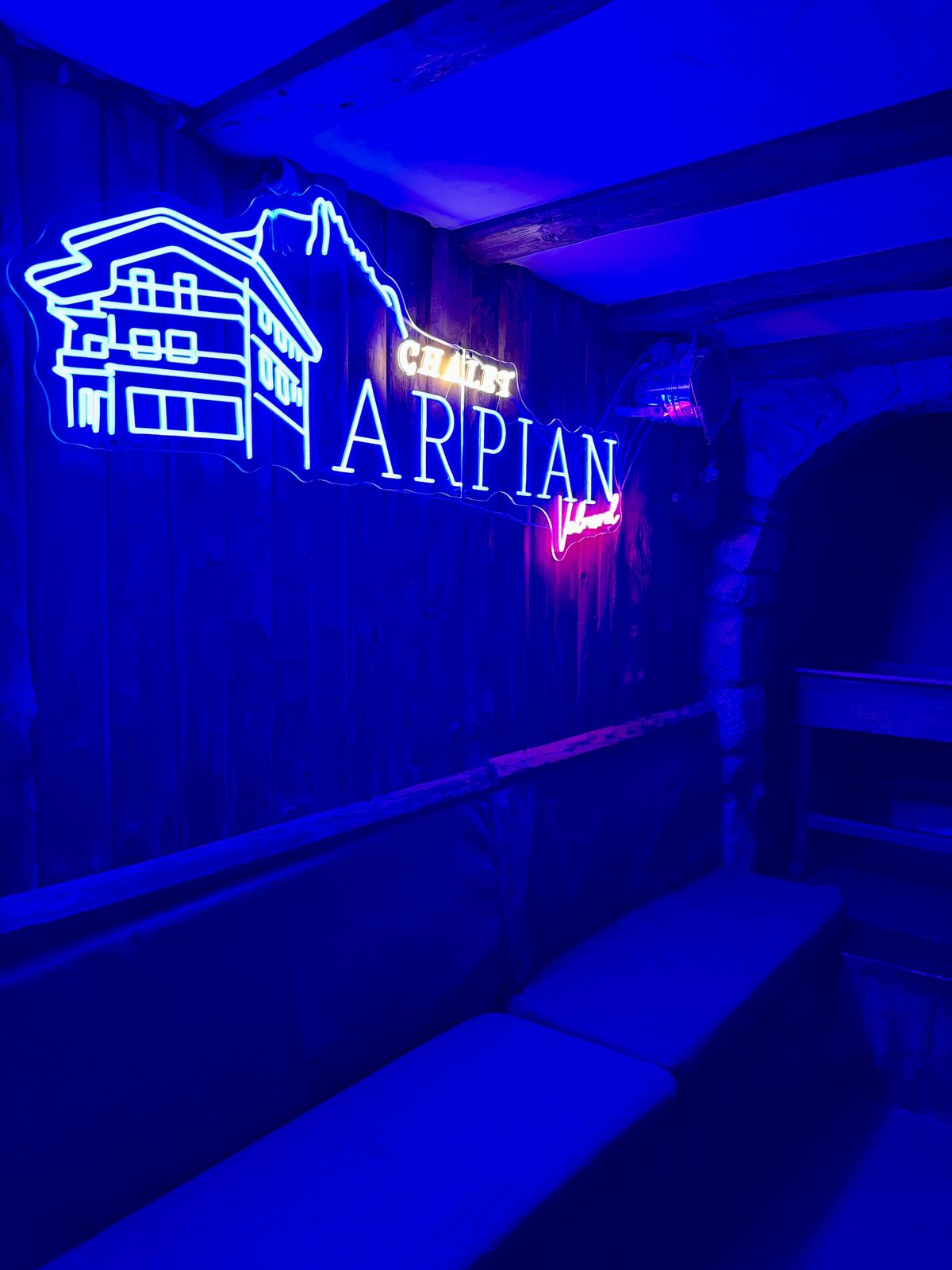 Néon Chalet Arpian dans la Family Room