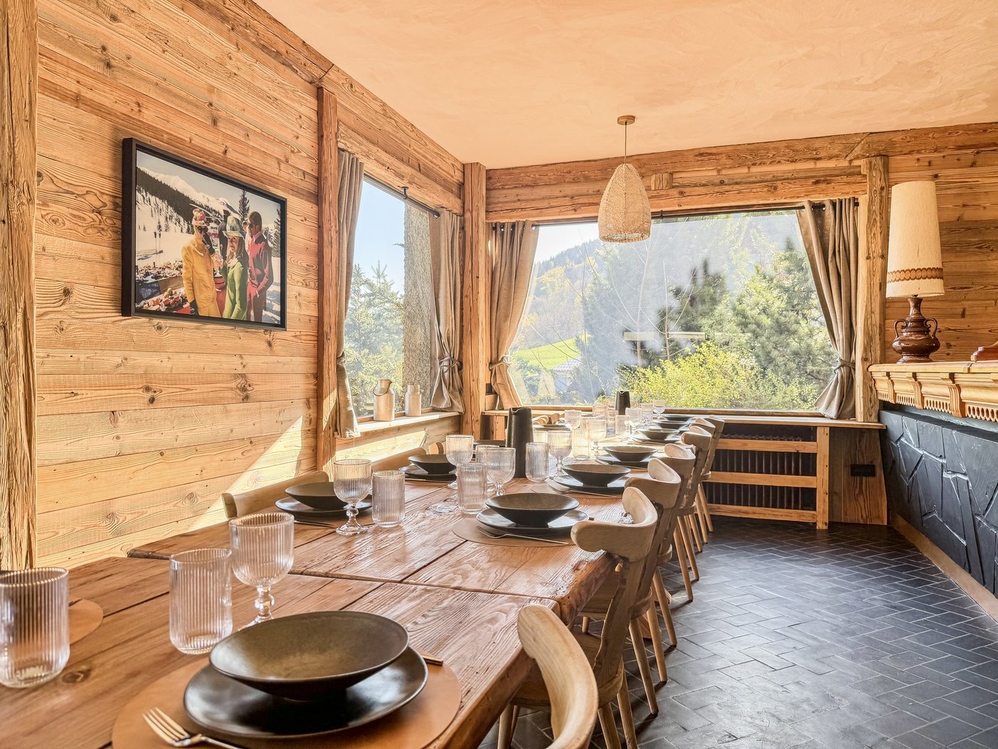 Salle à manger vue large avec photo Slim Aarons