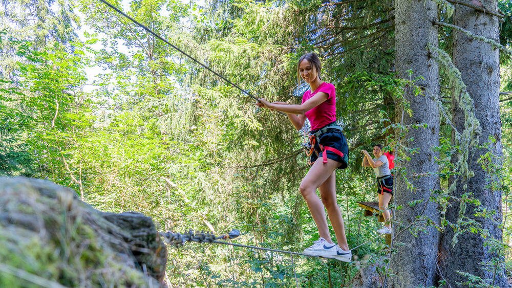 Parcours dans les arbres Valmo'Branch — équilibre sur fil de slackline